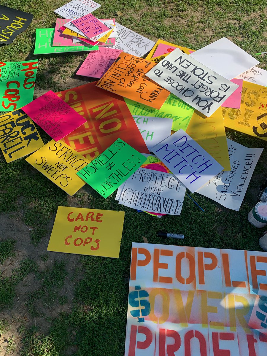 LATenantsUnion's tweet photo. LATU stands with the community of echo park lake against the threat of eviction and displacement. Unhoused and housed tenants rise up to protect our rights to public space! https://t.co/7uhu1VxxN6