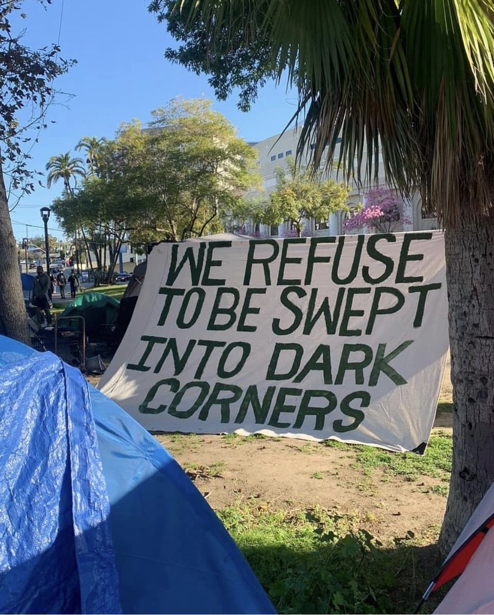 LATenantsUnion's tweet photo. LATU stands with the community of echo park lake against the threat of eviction and displacement. Unhoused and housed tenants rise up to protect our rights to public space! https://t.co/7uhu1VxxN6