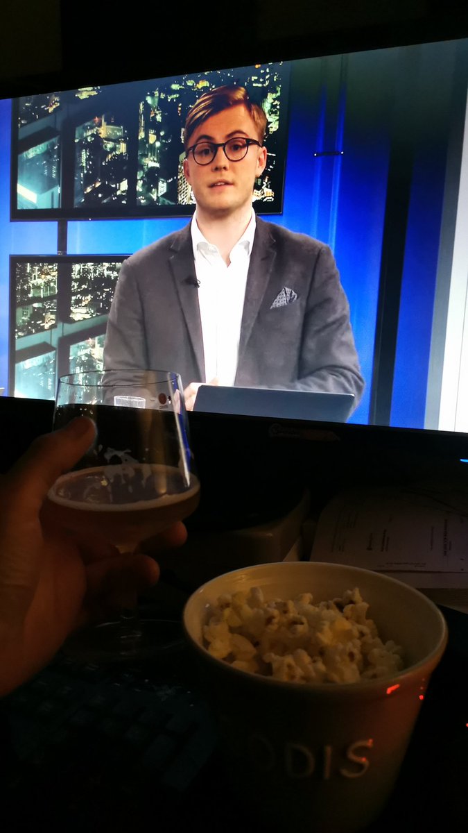 InvestLish's tweet photo. #uppesittarkväll

I traditionsenlig ordning, popcorn och IPA. https://t.co/yn8M1JEwo6
