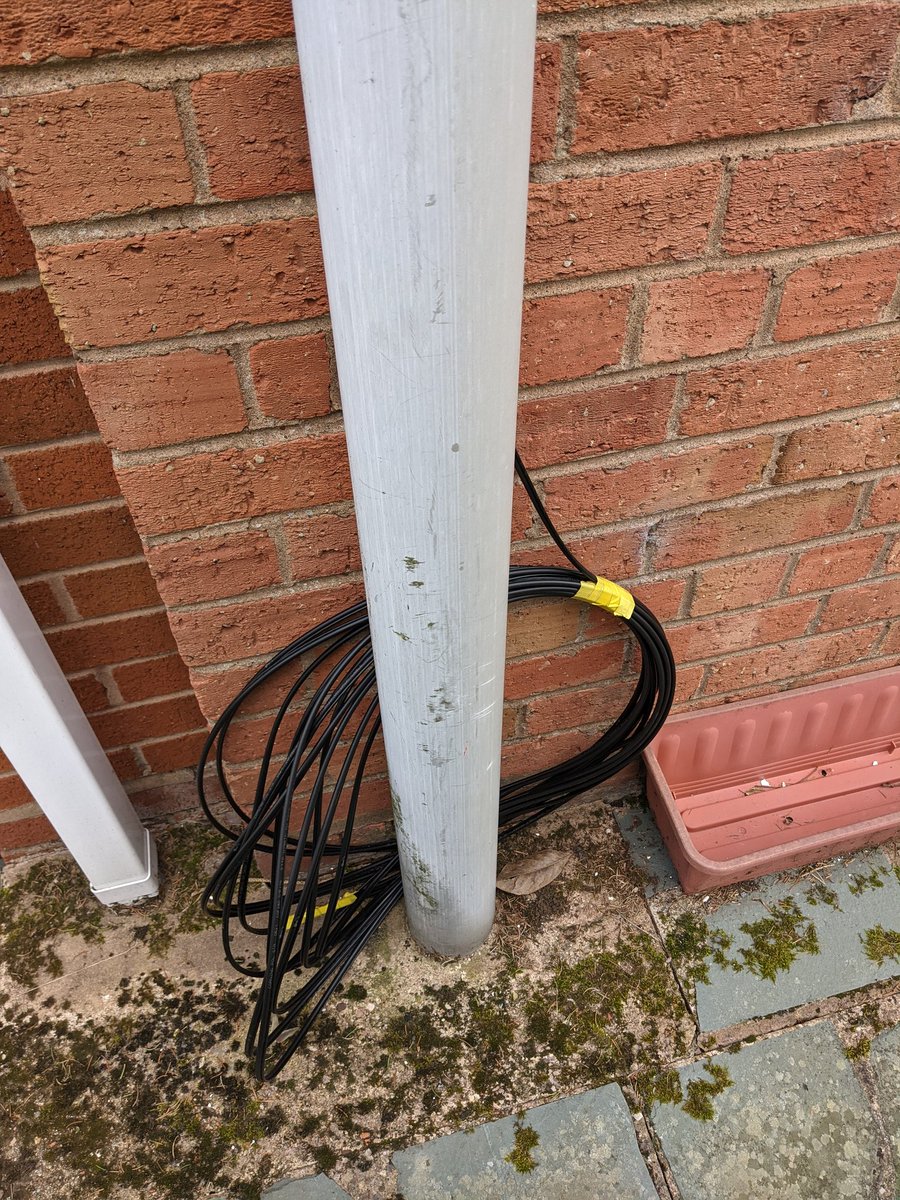 dakeyboy's tweet photo. So close yet so far.. @WeAreOpenreach send engineers who stop the fibre at the house because they are an "external team" and can't do internal installation #flippingjoke #onlybeenwaiting4years https://t.co/gBgMfAc8QK