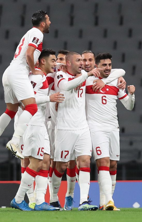 ultrAslanUNI's tweet photo. 2022 DÜNYA KUPASI YOLUNA HOLLANDA KARŞISINDA 4 - 2 LİK GALİBİYET İLE BAŞLADIK! 🧿

TEBRİKLER MİLLİ TAKIM, TEBRİKLER #BizimÇocuklar! 🇹🇷

#ultrAslanUNI https://t.co/hnOCWWESaL