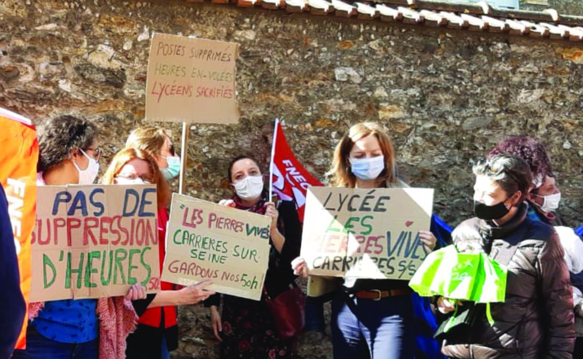 FCPE78's tweet photo. Présence  #FCPE et @FCPE78   devant le Rectorat @acversailles 
avec #LesPierresVives  #EvaristeGalois ...

Nos jeunes ont besoin d'accompagnement et d'adultes  et non de #SuppressionsDePostes ,#DHG, #CPE ... https://t.co/psRaoL7Ra4