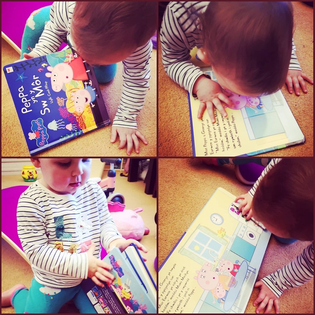 Sws nos da i Peppa, ac fe geith hi lond gwlad o freuddwydion hapus 🥰💛📚

A kiss goodnight to Peppa before  happily heading to the land of nod. Does the trick every night. 📚💛🏴󠁧󠁢󠁷󠁬󠁳󠁿

<a href="/EveryChildWales/">Every Child</a> <a href="/PobPlentyn/">Pob Plentyn</a>
@RilyBooks <a href="/OwainSionOsw/">Owain Sion</a>

#clwbllyfraucyncysgu #bedtimebookclub
#nosda