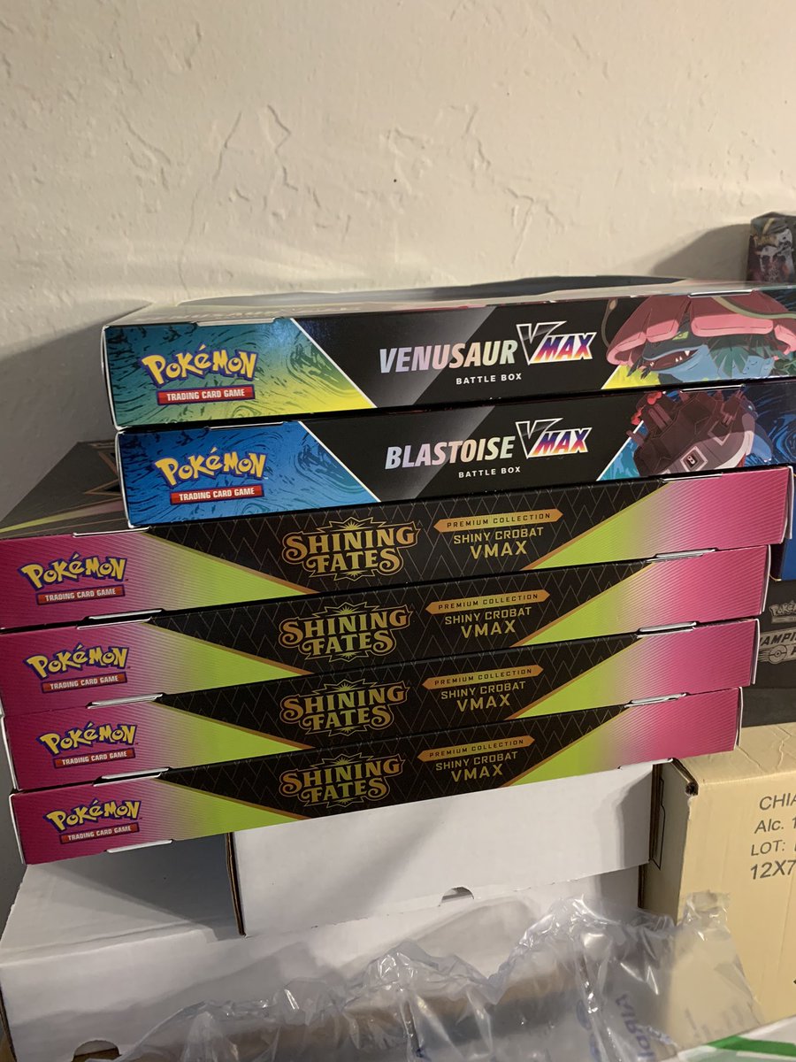 XenoTronics's tweet photo. The next 2 weeks of pack opening is gonna be sick! I can’t believe we found this at target! https://t.co/U4M5ZfLZnt