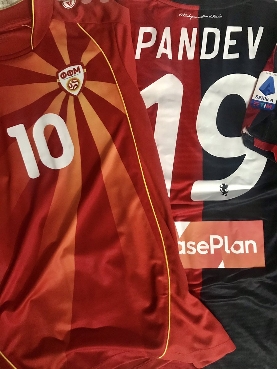 MkDCollection's tweet image. Утре ги започнуваме квалификациите за светско во Букурешт против Романија. 
Дресовите се испратени лично од Гранде Пандев! 
@MacedonianFoot @MacedonianFooty #македонија #macedonia #pandev #goranpandev