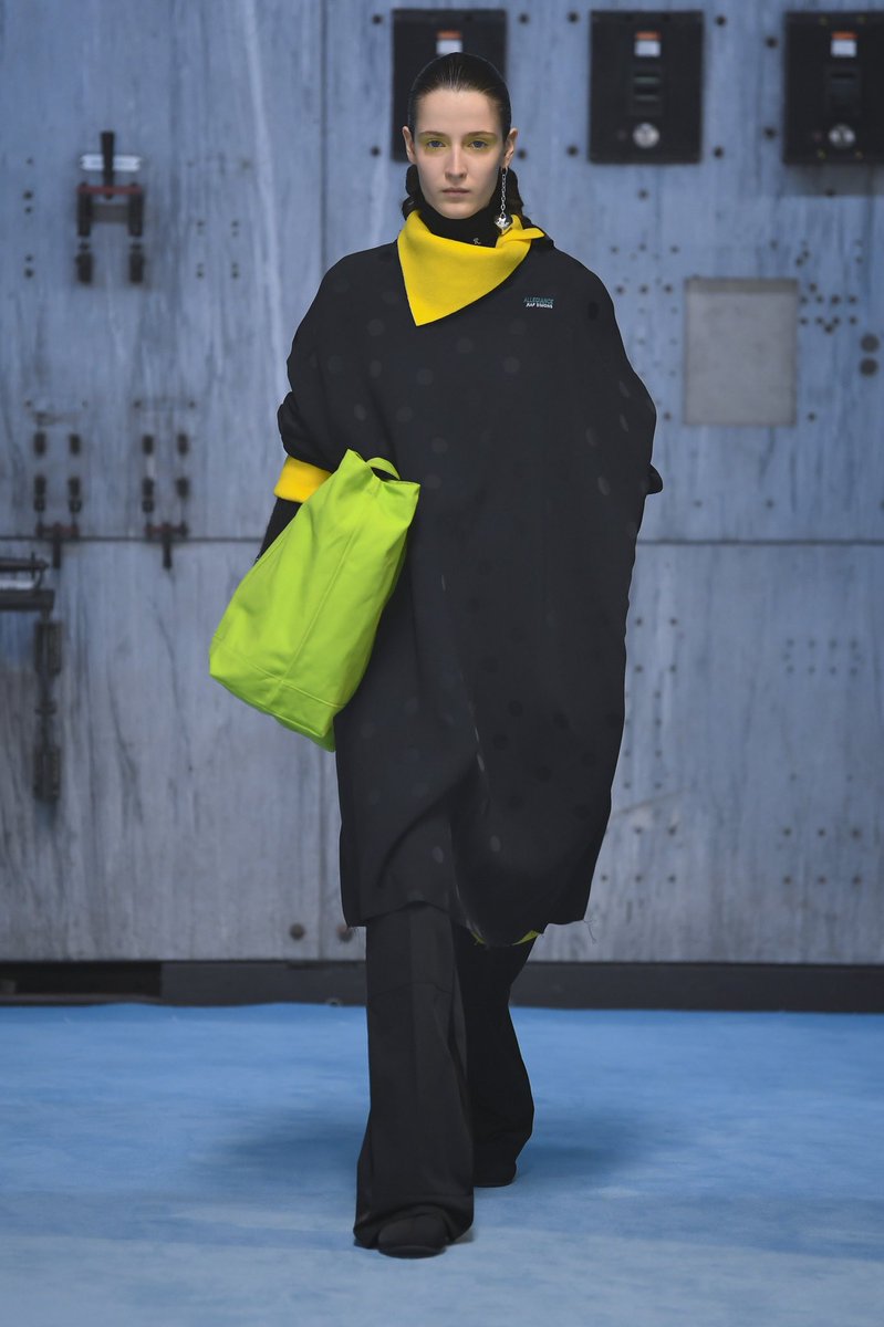 pussymargiela's tweet photo. RAF SIMONS FALL 2021 https://t.co/DkzAdWAEU0