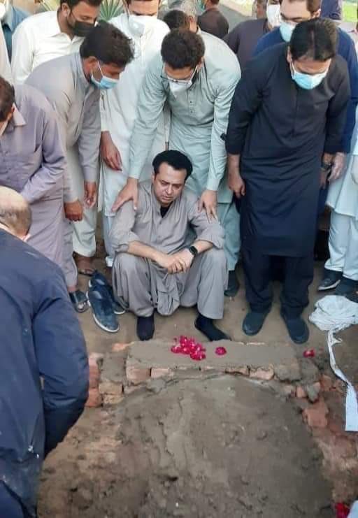 إِنَّا لِلّهِ وَإِنَّـا إِلَيْهِ رَاجِعُونَ
اللّہ تعالی آپ کو صبر دے اور آپ کی والدہ کو جنت فردوس میں جگہ دے۔ امین
<a href="/Tallal_MNA/">Tallal Chaudhry</a>