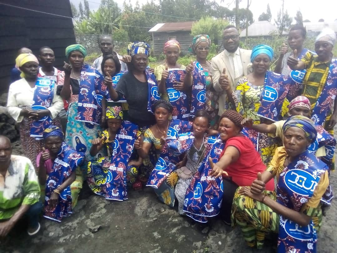 VidiyeTshimanga's tweet photo. Préparatifs de la clôture du mois de la femme avec les mamans DCU-Goma-Ouest(Quartiers Ndosho, Mugunga, Lac-Vert, Kyeshero) Et DCU-GOMA-EST(Quartiers Mabanga, Kasika, Katoy, Les Volcans, Himbi, et Murara). Un Peuple, une Nation. https://t.co/hsBHLbdS6J