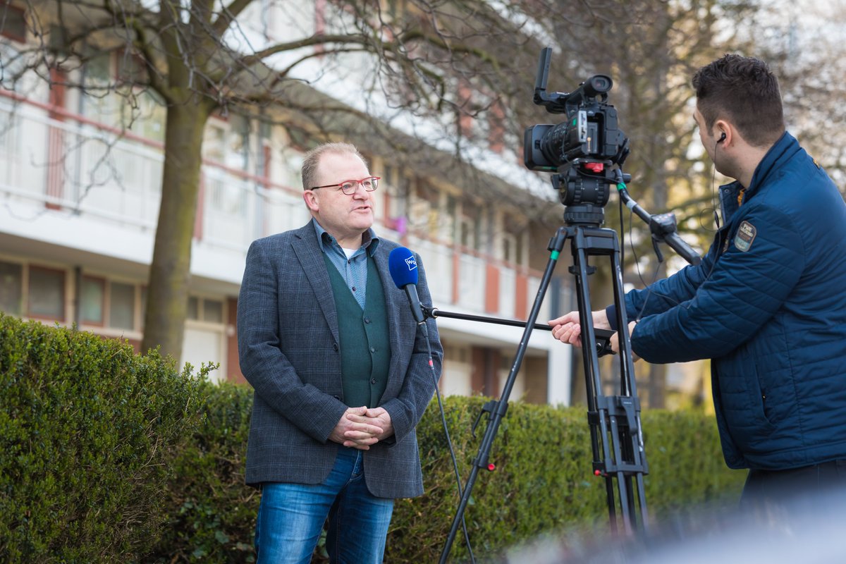 De overhandiging van ons eerste welkomstpakket aan een van de 550 nieuwe huurders is vanavond te zien op de WOS. Benieuwd? Bekijk de uitzending via: wos.nl/nieuws/artikel…