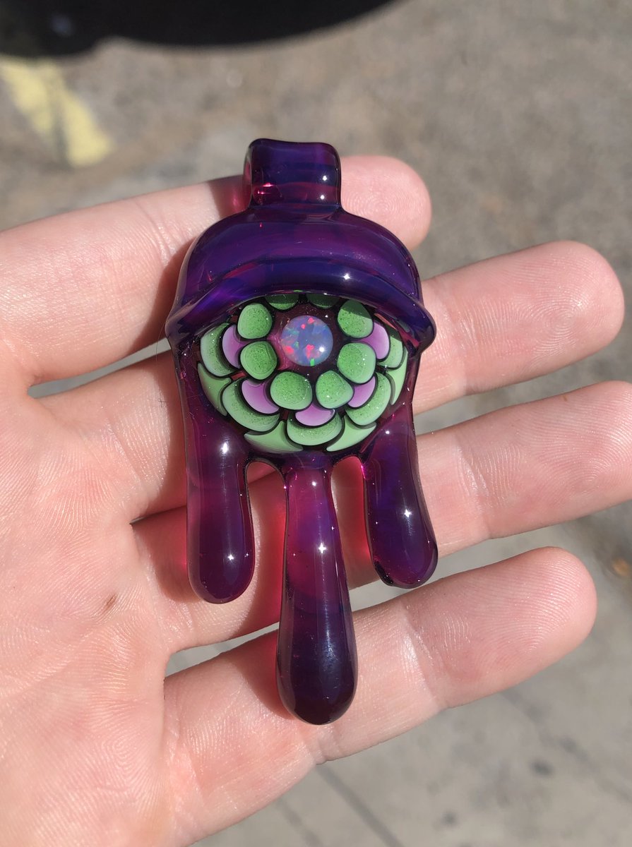 nightwlf_'s tweet photo. drippy boi collab with @ObiWookGlass AVAILABLE $200 shipped https://t.co/sPECgnIovO