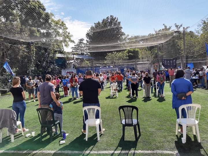 movevitama's tweet photo. En unidad el @MovimientoEvita @la_campora , @SomosbdpCaba, @CTDAnibalVeron2  y compañeros del @munimalvinas rendimos homenaje a los 30 mil compañeros detenidos desaparecidos en la dictadura.
Sabemos q la memoria es la base para iluminar el presente y contruir el futuro para todxs https://t.co/ZzNIkSaHlt