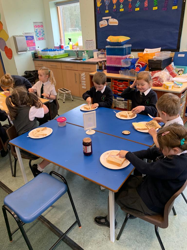 HPSShines's tweet photo. After sequencing instructions on Monday  and writing instructions on Tuesday today the hedgehogs 🦔 followed instructions to make their own sandwich 🥪 yum yum 😋 https://t.co/8VcxFSL8PU