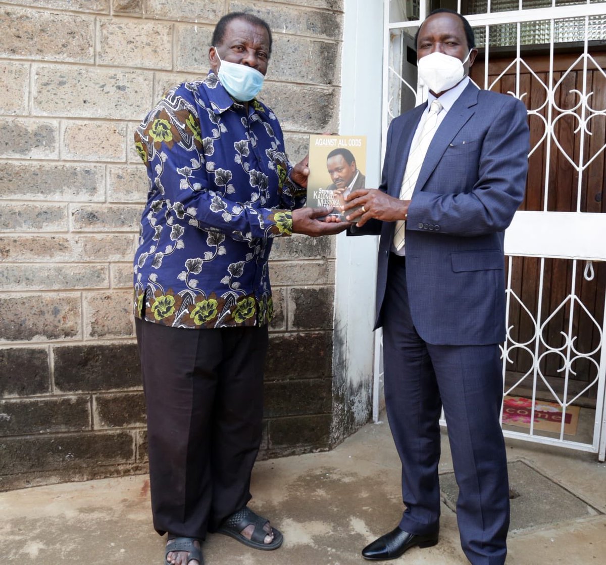 skmusyoka's tweet photo. I visited veteran Journalist Leonard Mambo Mbotela at his home to check how he is fairing.

I reviewed his autobiography which is almost done and shared my memoir too. His book is rich in Kenyan history. We will walk with Leonard through this journey. It is a worthy course. https://t.co/HX9kGfE6KW