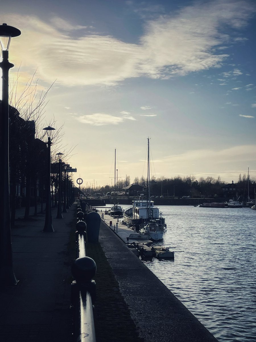studant47's tweet photo. Midweek meanderings - #LastRays 🌅 #Wednesdays #midweek #sunshine 😎 #VitD #steps #air #escape @Swingbridge2 @visitpreston @PrestonAtNight @PrestonsVoice @LancashirePics @Gillylancs https://t.co/DEw6sPBHWS