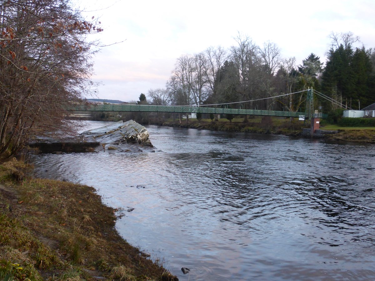 pitlochryAC's tweet photo. Ladder count 11
Water temp 5.9C (42.6F)
Wed 24/03/21 18:20 GMT

Water temp still low for salmon to get up the ladder. That some are may reflect there being a lot of large 3 sea winter salmon about. They are more able to get up the ladder in cold water than the smaller 2 SW fish. https://t.co/bnamDPQ3dH