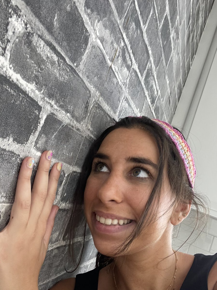ladyefron's tweet photo. Signed a lease on an apartment because I loved the exposed brick in the kitchen. Moved in today to discover the brick is actually wallpaper ❤️ https://t.co/aJlTq917OJ
