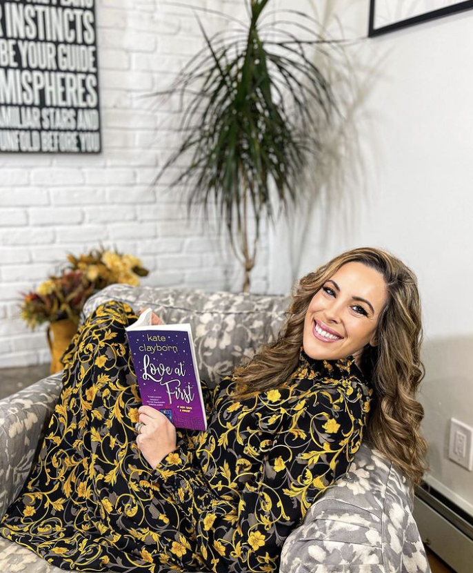 VeraSweeney's tweet photo. #Ad You don’t have to love people the way you learned to love first. (SOBBING) - My favorite quote from #LoveAtFirstBook #SheSpeaks https://t.co/BVvZTU9R1P Really resonated with this one, folks. Broken people can find love, too. https://t.co/sgfUAoMWpI