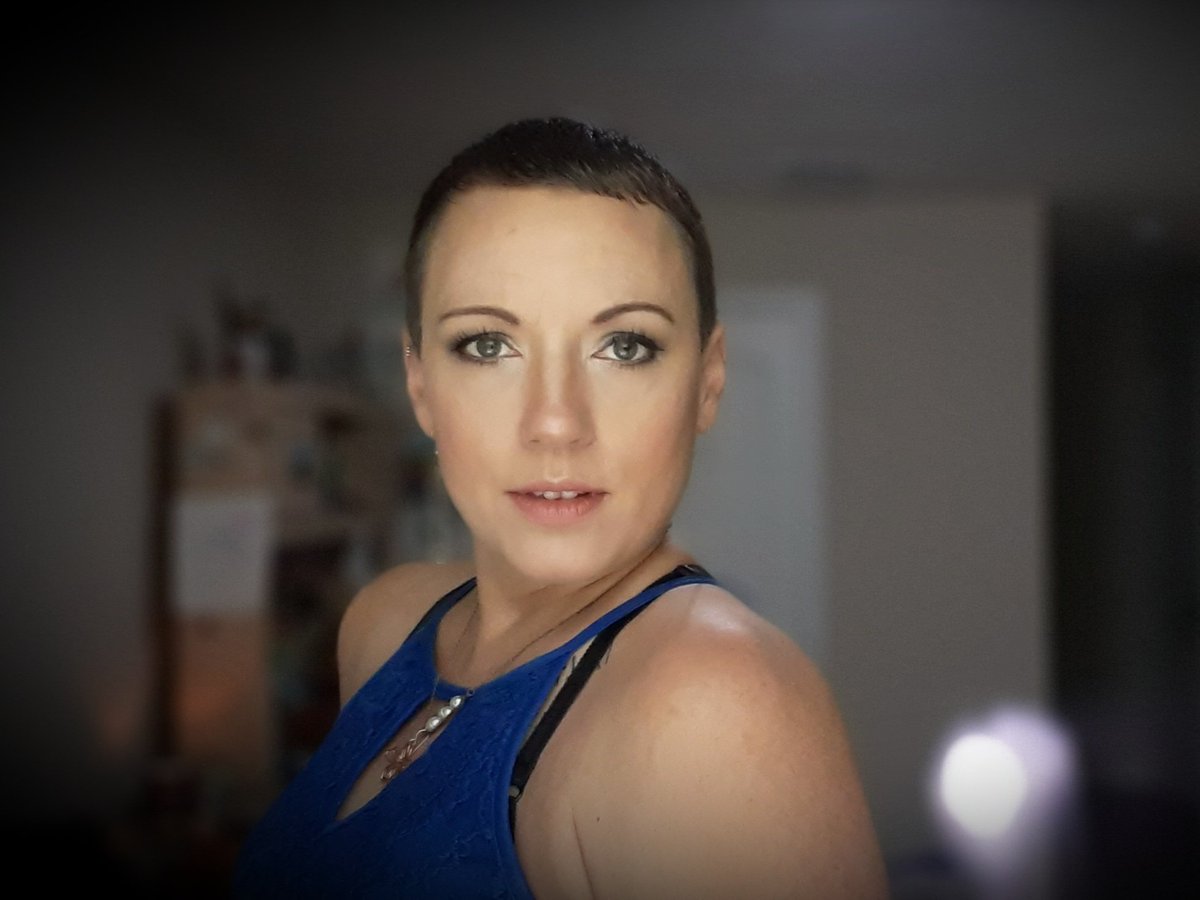 NicoleRPaulson's tweet photo. So, I'm no photographer but I feel like I did pretty darn good at these. I am never growing my hair back out. That is all.
#pixie #shorthair #photography  #pixiecuts #aesthetics #mood #intense #aestheticmakeup #makeup #aestheticblue #Jacksonvilleflorida #northflorida https://t.co/WOl1IYPttB