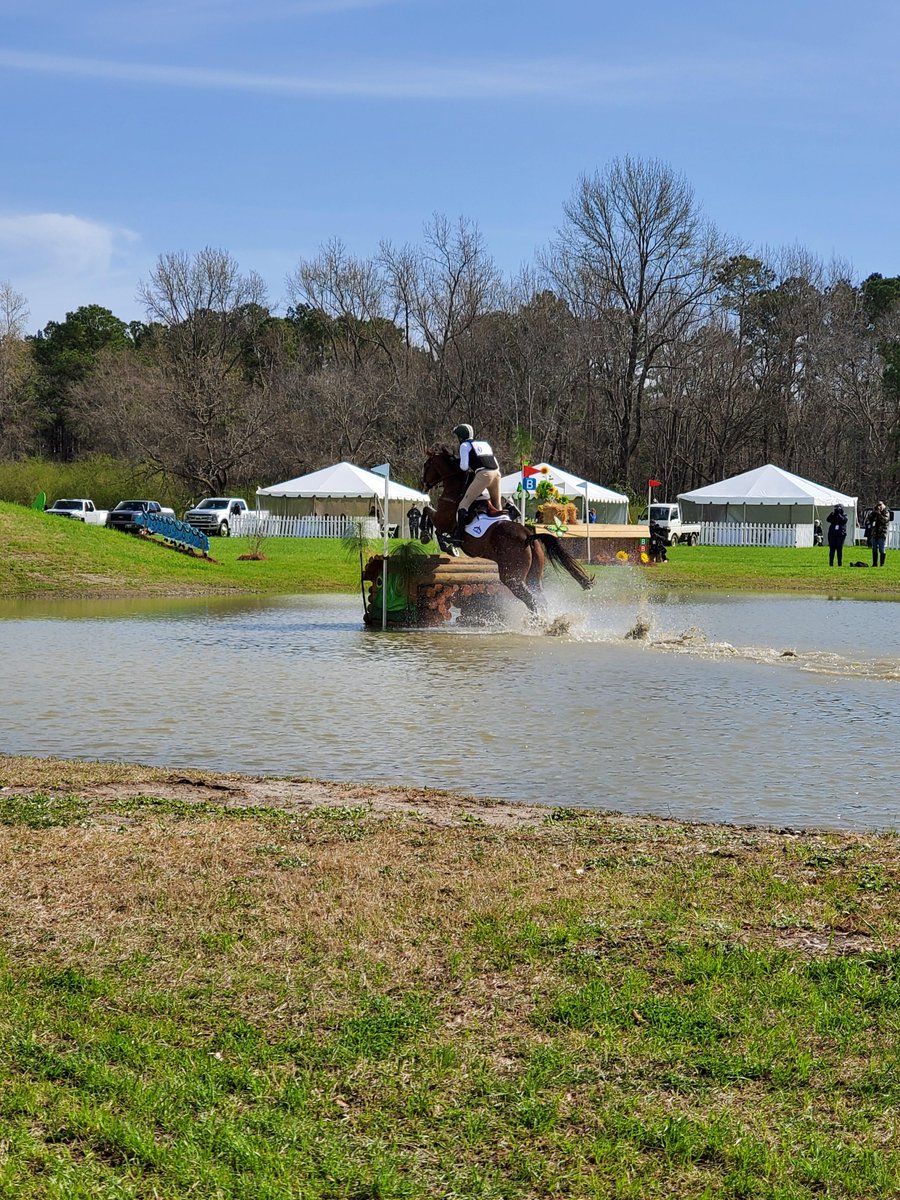 AVConnections's tweet photo. Look at that sunrise! A gorgeous weekend for our Tech Ninja to be outside providing audiovisual support to the @CarolinaInternationalCCI and Horse Trial. So happy to see outdoor events returning! #carolinahorsepark #outdoorevents #Jumbotron https://t.co/FpldBrw4Kp