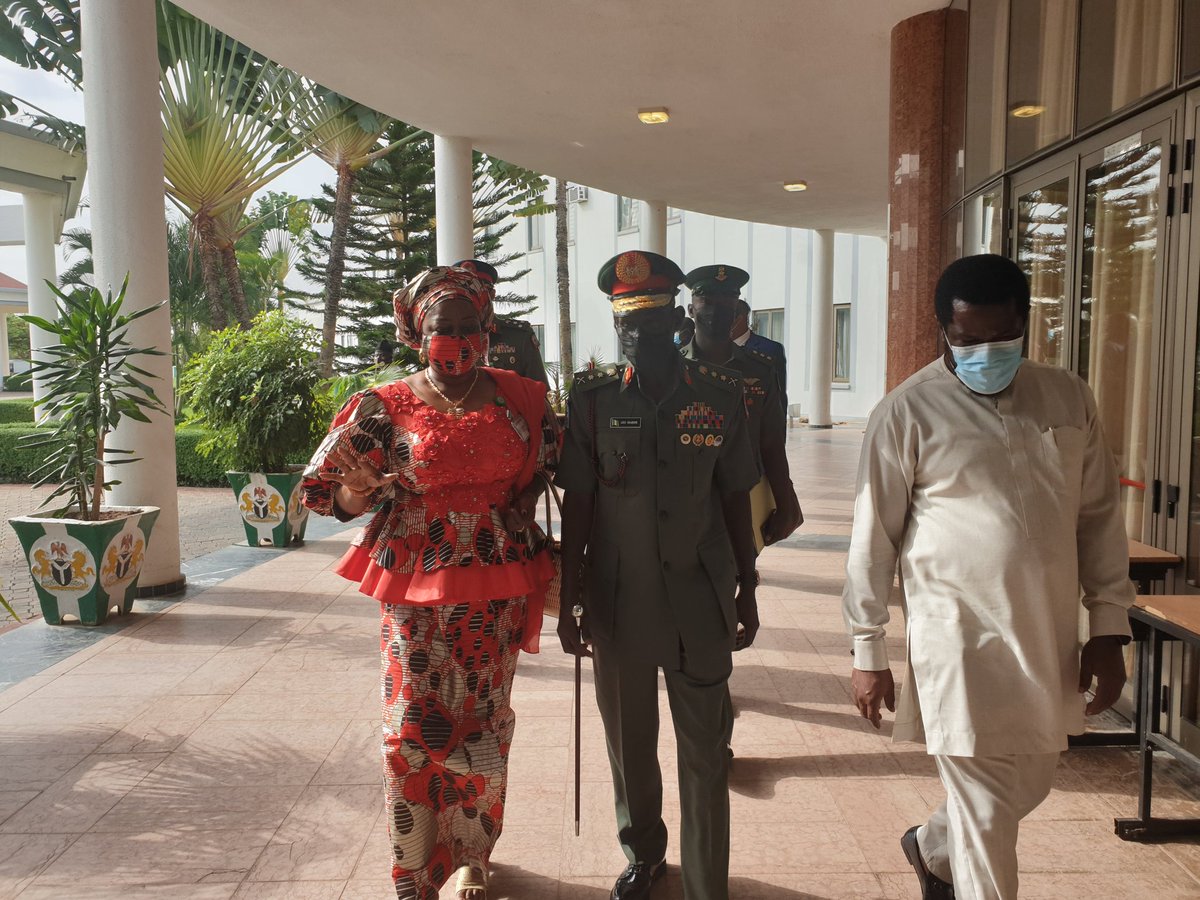 Laurestar's tweet photo. Chief of Defence Staff, Gen. Lucky E. O. Irabor, at the Presidential Villa.
#Anioma
#Enuani
#Ika
#Odiani
#Oshimili
#Ukwuani
#DiokpaAnioma
#IkolobiaAnioma
#OkolobiaAnioma
#UmundūAnioma
#UmuAdaAnioma
#NdiAnioma
#AdaAnioma
#UwaomaAnioma
#OneNigeria https://t.co/CrVBxSt9bW