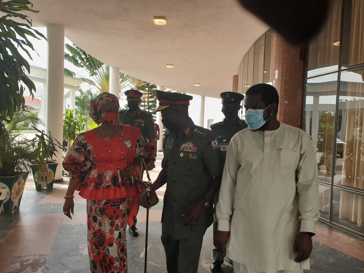 Laurestar's tweet photo. Chief of Defence Staff, Gen. Lucky E. O. Irabor, at the Presidential Villa.
#Anioma
#Enuani
#Ika
#Odiani
#Oshimili
#Ukwuani
#DiokpaAnioma
#IkolobiaAnioma
#OkolobiaAnioma
#UmundūAnioma
#UmuAdaAnioma
#NdiAnioma
#AdaAnioma
#UwaomaAnioma
#OneNigeria https://t.co/CrVBxSt9bW