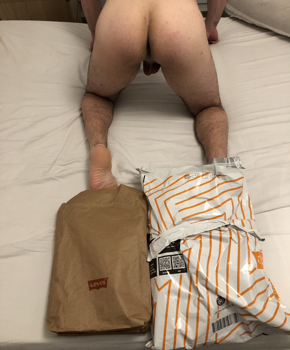 raphcashmaster's tweet photo. Ma petite pute qui commande des sapes pour moi et qui m’attends à 4 pattes pour me les donner 🤑🤑 viens DM si tu veux la même 🔥 https://t.co/hhhlQQ2STQ