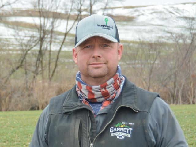 soil_institute's tweet photo. Carbon markets are evolving and gaining the attention of farmers and policymakers. How farmers are rewarded for legacy carbon sequestration through soil health practices and being credited for additional carbon sequestration still needs to be defined. https://t.co/R1S8IrD0Tp https://t.co/vQKjcARCT3