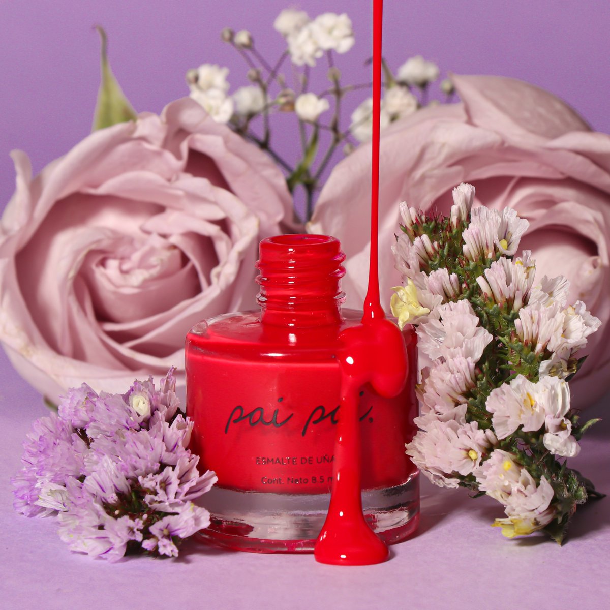 Nuestros esmaltes tienen una fórmula ligera que ayuda a que tus uñas sequen de manera rápida ⏰ y queden brillantes. ✨