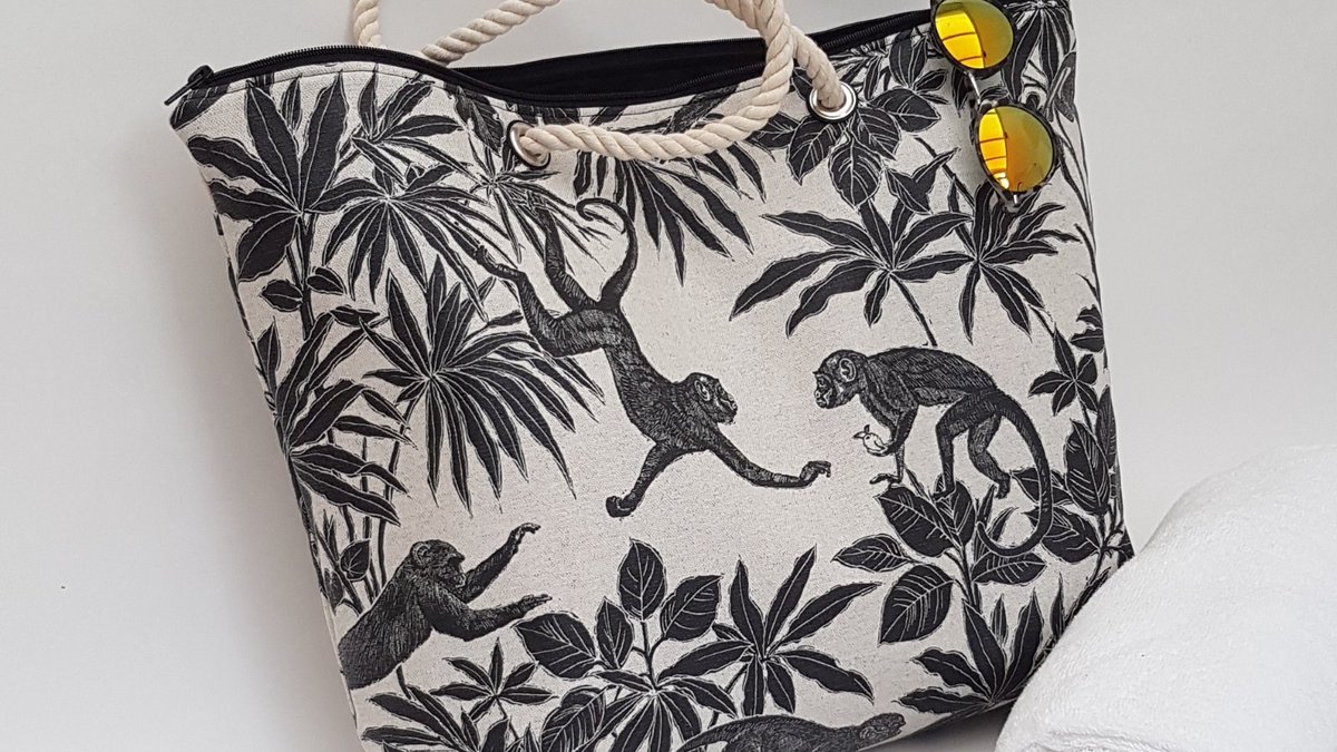 beachBelleDevon's tweet photo. NEW! Large zip top linen effect matt oilcloth beach bag. 100% waterproof and wipe clean. Handmade in Devon.
https://t.co/36gxtVGJyp
#HandmadeHour #largewaterproofbeachbag #beachbagsuk #oilclothbeachbagsandtotes https://t.co/Byms3wf5pJ