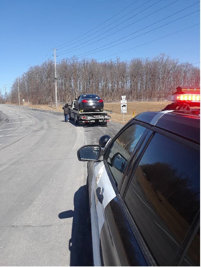 OPP_ER's tweet photo. #HSDOPP member stopped this vehicle for many HTA offences in @SStormont . The driver had no license or insurance plus Improper muffler, Improper tires, plate not authorized for vehicle, no permit and tint that was too dark. Vehicle towed!! 7 charges laid #trafficsafety ^tc https://t.co/TgDAw09xwA