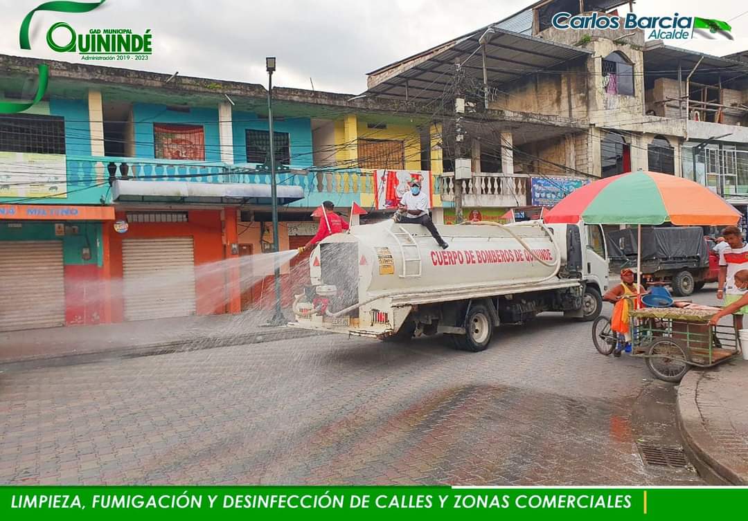 GADQuininde's tweet photo. Unidad de Gestión de Riesgos, continúa con su cronograma de limpieza, fumigación y desinfección, en calles, zonas comerciales y espacios de uso común, #NoBajamosLaGuardia, seguimos cuidando la salud de las familias quinindeñas, #NoTeCofíes la pandemia aún no se ha terminado. https://t.co/s7gudhuOdK