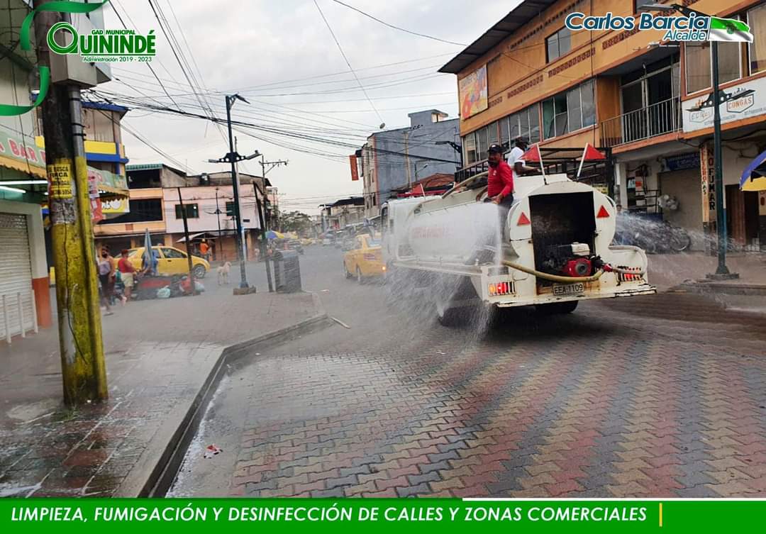 GADQuininde's tweet photo. Unidad de Gestión de Riesgos, continúa con su cronograma de limpieza, fumigación y desinfección, en calles, zonas comerciales y espacios de uso común, #NoBajamosLaGuardia, seguimos cuidando la salud de las familias quinindeñas, #NoTeCofíes la pandemia aún no se ha terminado. https://t.co/s7gudhuOdK