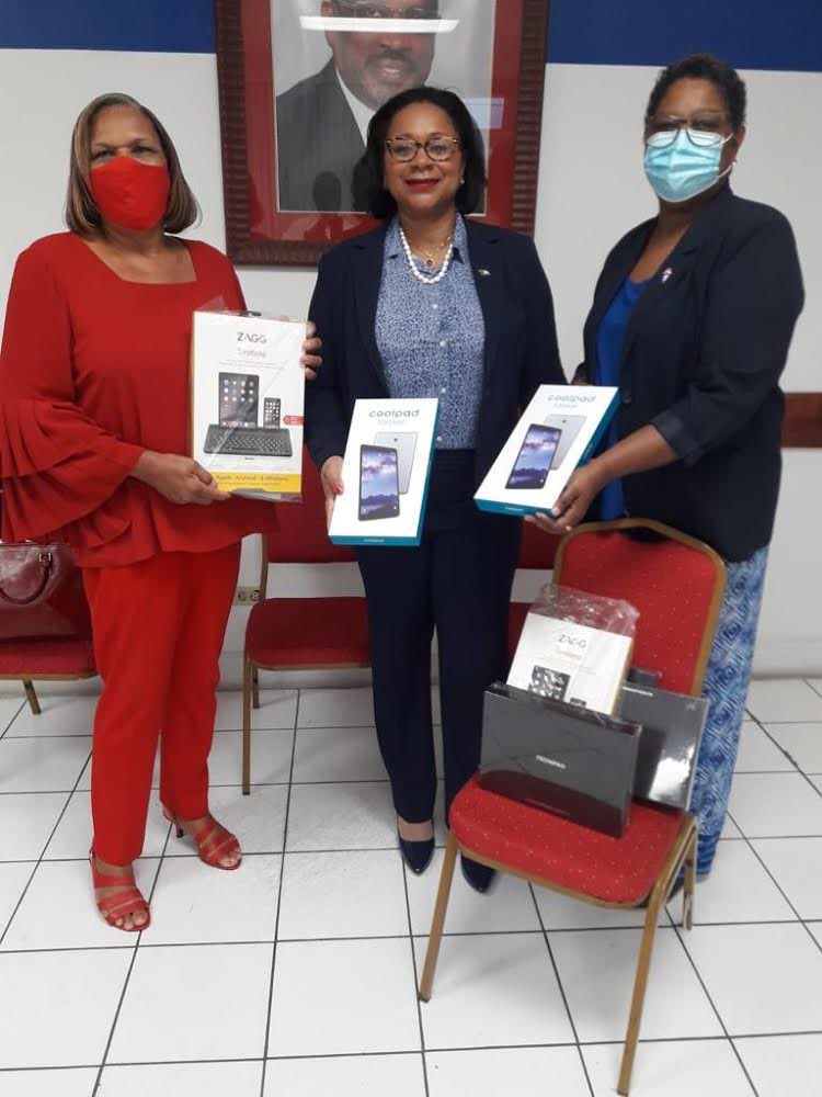 CatRumSanSal's tweet photo. GOOD NEWS 🔥 ✌🏼✌🏽🔥
Ms Vanderpool &amp; Ms Scott of the #FNM Women's Association presented tablets to officially launch #CatRumSanSal’s Literacy &amp; Electronics Program. “We continue our community outreach fully supporting our female candidates.” #It’sAboutUrFuture #ForwardWithFelicia https://t.co/3OFPWxqGIt