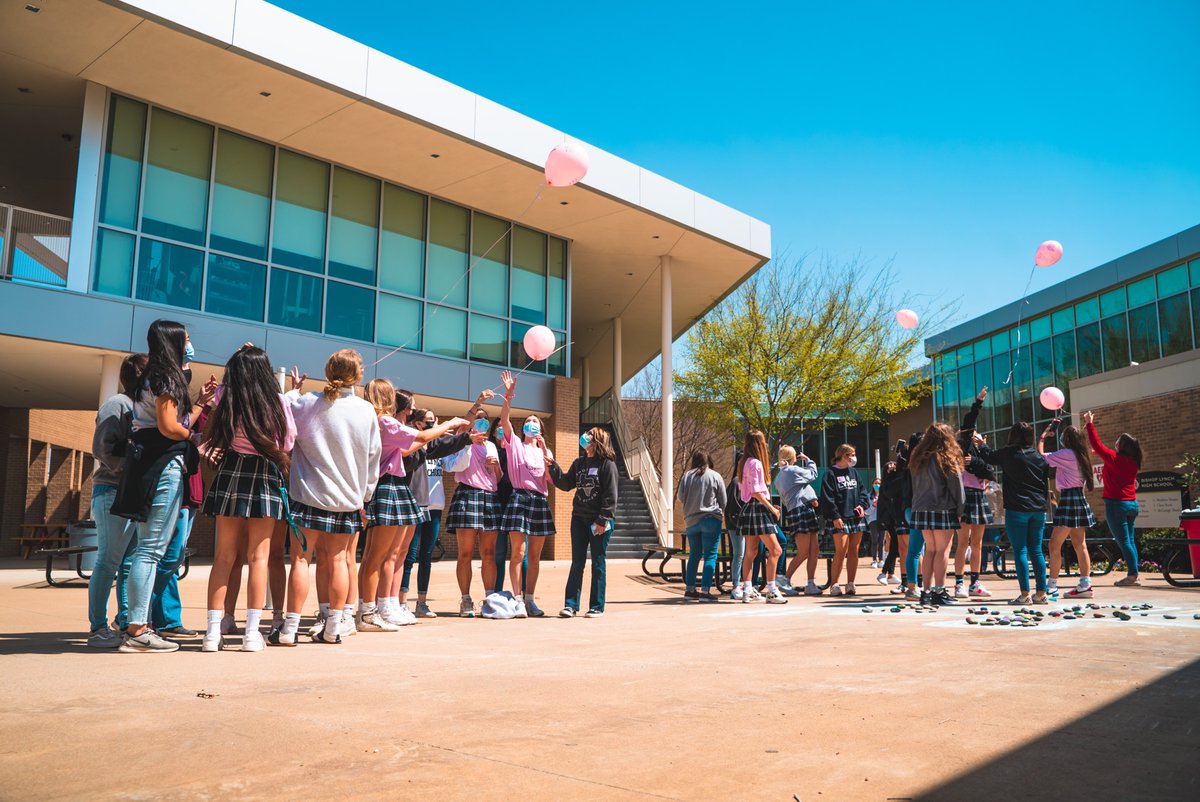 BishopLynch's tweet photo. Bishop Lynch High School's sophomore and junior classes held their annual retreats on campus today. These Friars started the day with Mass celebrated by @eleonard4th. Adoration, inspirational talks, small group sessions, prayers, and more rounded out the special day! #GoFriars https://t.co/JAreAf4GzX