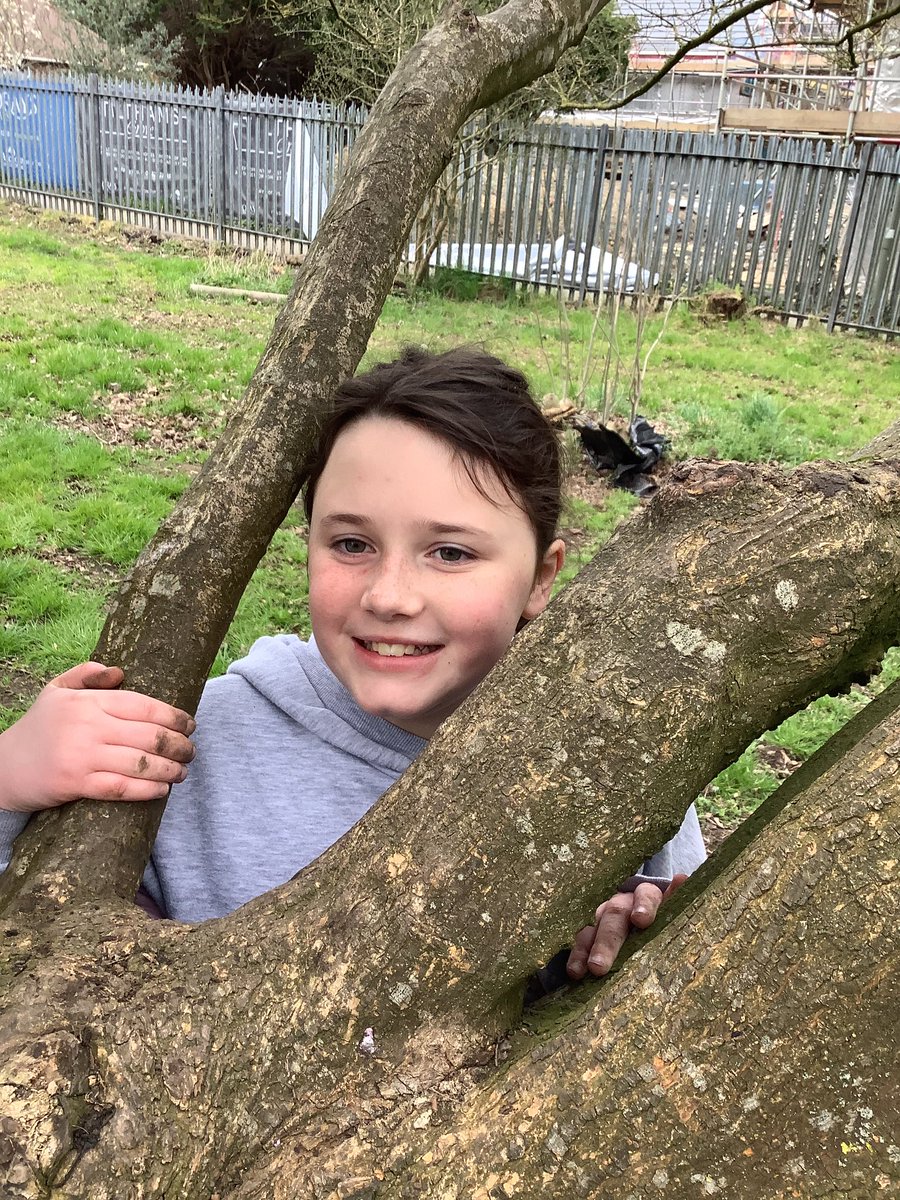 WalshCEJunior's tweet photo. Year 5 started their programme of Forest School style learning this week. Great weather added to the excitement of activities in our woodland area. I think the smiles say it all... #OutdoorLearning #DevelopingResilience @GuildfordDBE @schoolsallexcel https://t.co/mMKYFkUV9z