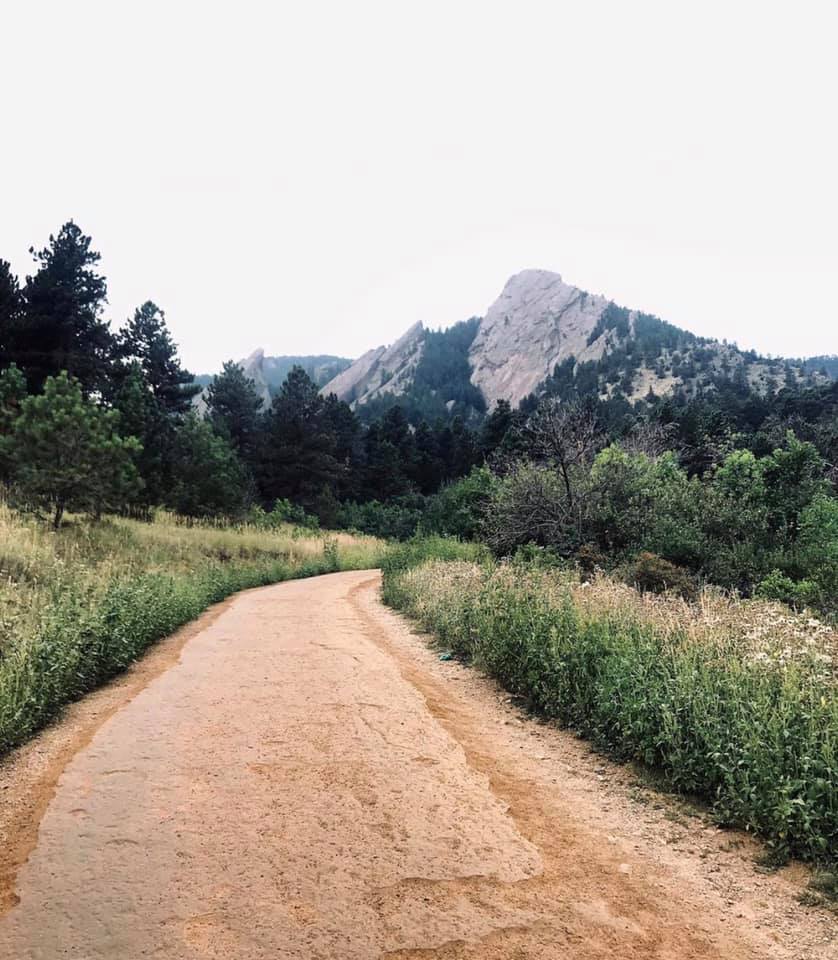 CalliePederson's tweet photo. 💛 #BoulderStrong https://t.co/mub3FMIqfr