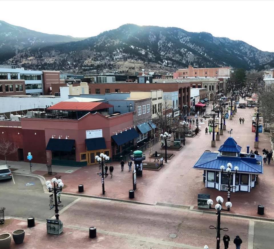 CalliePederson's tweet photo. 💛 #BoulderStrong https://t.co/mub3FMIqfr