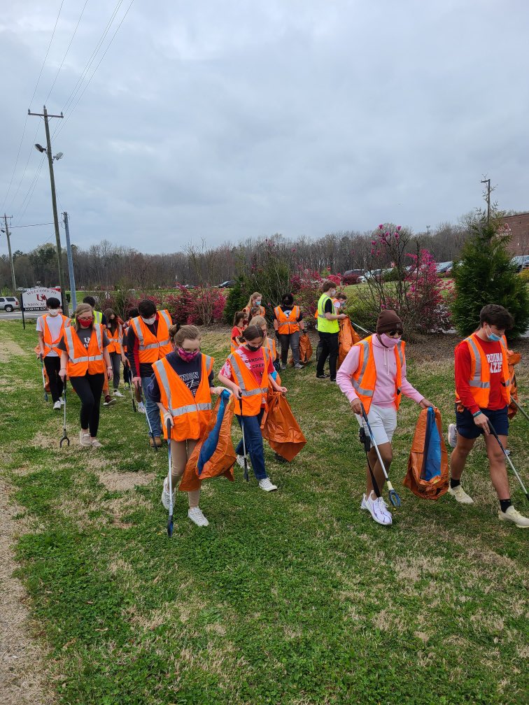 UAcharterschool's tweet photo. 24 HS students and 3 teachers collected 19 bags of trash on MLK, Jr between Hwy. 84 and Goldmine. #keepncclean #uaserves @NCDOT_Piedmont @NCDOT_Triad @JZUAHS https://t.co/p7aPsi47SC