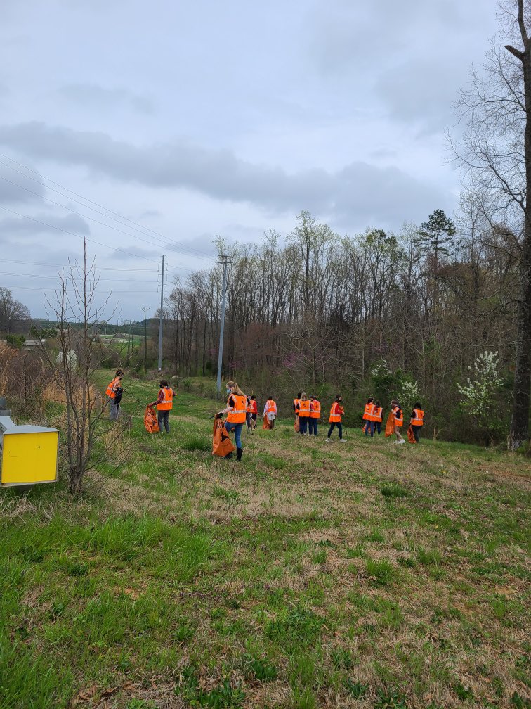 UAcharterschool's tweet photo. 24 HS students and 3 teachers collected 19 bags of trash on MLK, Jr between Hwy. 84 and Goldmine. #keepncclean #uaserves @NCDOT_Piedmont @NCDOT_Triad @JZUAHS https://t.co/p7aPsi47SC