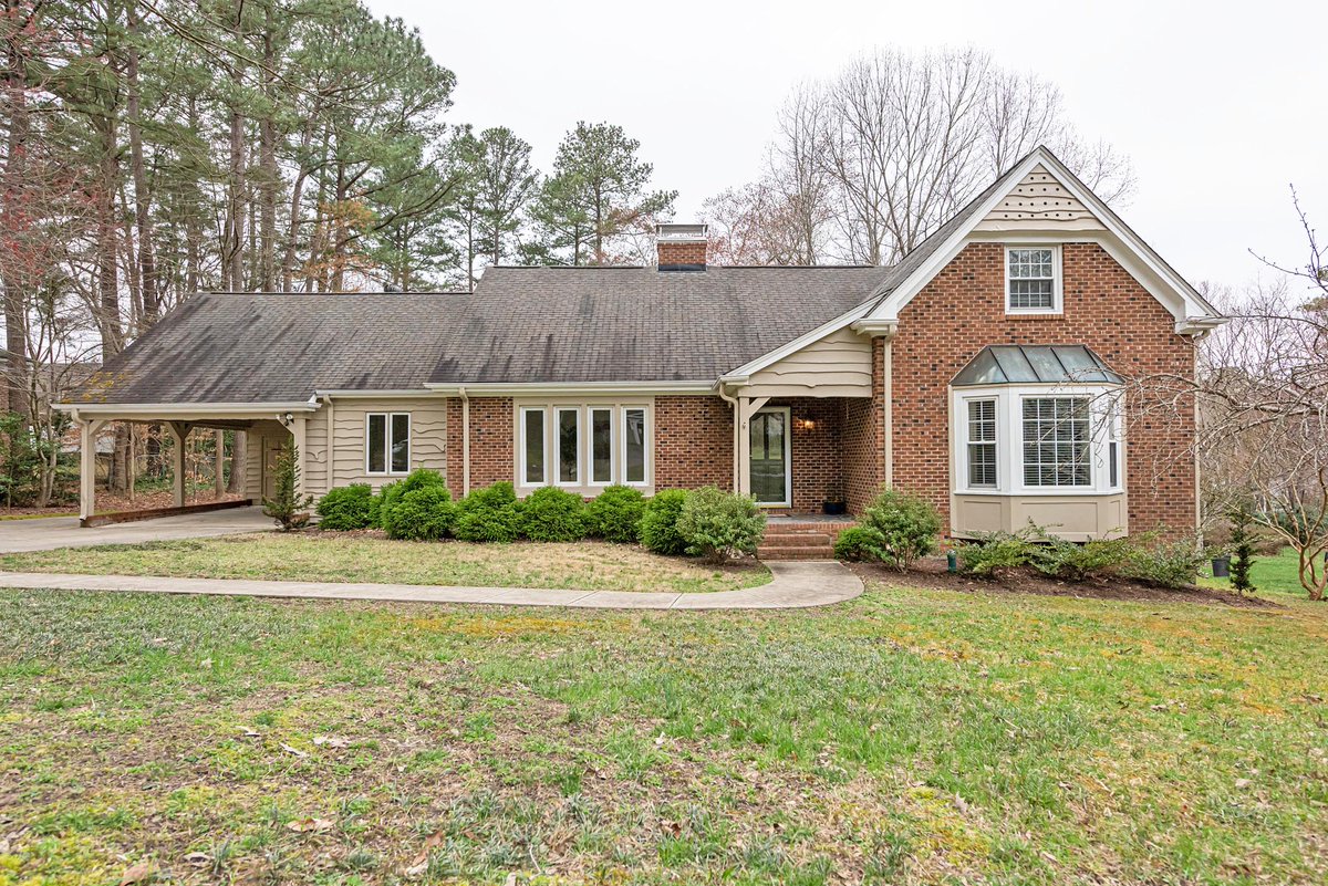 TeamJanice's tweet photo. Just Listed!

4 Bedroom with Bonus Room. First Floor Master and First Floor Guest Suite with Full Bath. Large Deck on back and access to workshop space.

Call today to schedule a private showing. (919) 874-0124
#remax #raleighnc #realestate #JaniceRosenberg https://t.co/YzfqNgTjNP