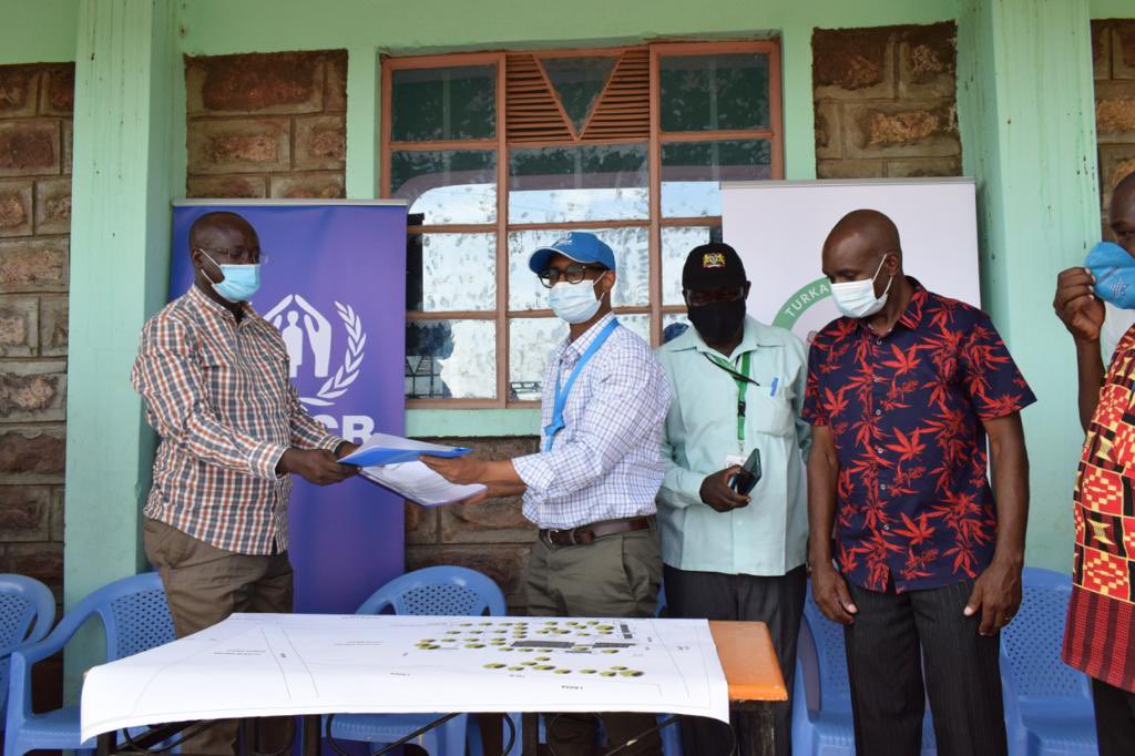 kahin_ismail's tweet photo. Exchanged agreement with #Turkana County CEC of Finance &amp; Economic Planning for the establishment of biashara/huduma centre in Kakuma to provide one-stop services to refugees and locals. Important initiative for economic development @GovernorNanok @Fathiaabdalla @IFCAfrica https://t.co/JZaDAmbKhO