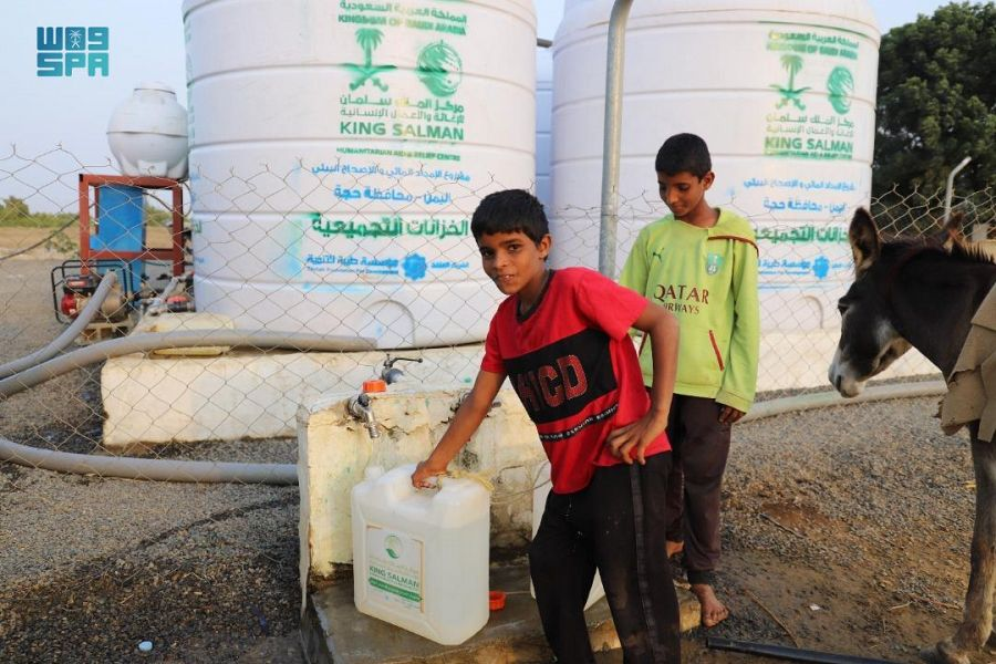 SPAregions's tweet photo. #مركز_الملك_سلمان_للإغاثة يواصل تنفيذ مشروع الإمداد المائي والإصحاح البيئي بمحافظتي حجة وصعدة.
https://t.co/TAzalKy4dq
#واس_عام https://t.co/MM7Az53ejv