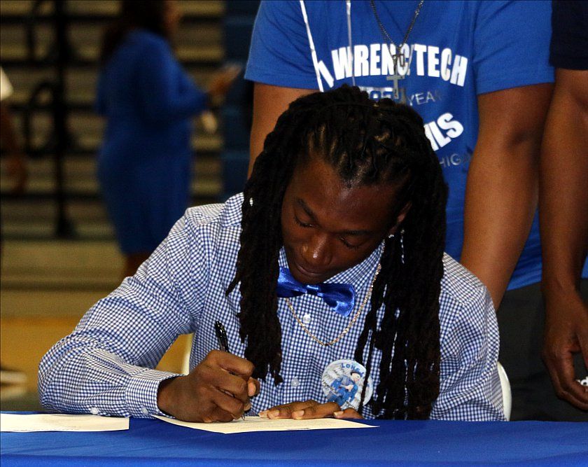 BhamCitySchools's tweet photo. Congratulations to our diligent BCS scholar-athletes from Ramsay High School who recently signed letters of intent. #bcsstrong #RamsayRams #ramsayhigh https://t.co/PzA8wjoe9N