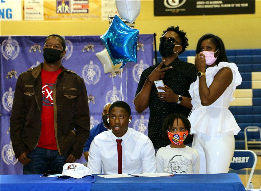 BhamCitySchools's tweet photo. Congratulations to our diligent BCS scholar-athletes from Ramsay High School who recently signed letters of intent. #bcsstrong #RamsayRams #ramsayhigh https://t.co/PzA8wjoe9N