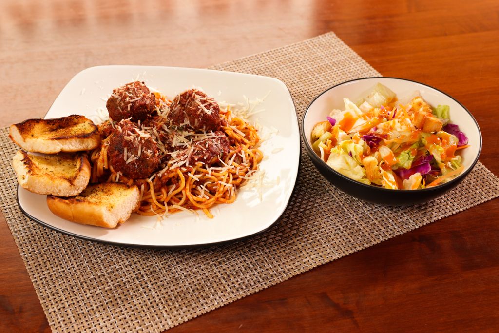 ViaSofias's tweet photo. The best date nights involve delicious food and not cooking! Order pasta dinners (includes pasta, side salad, and garlic bread) for you and your date and have a mid-week date night at home!
Pasta dinners are available for dine-in, carryout, or delivery. Starting at $8.99. https://t.co/WfnbV8mPoW