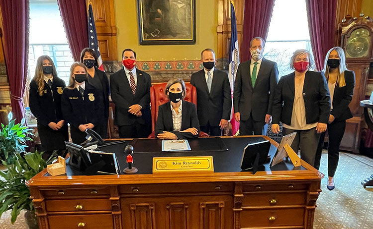 CultivationCorr's tweet photo. Today, @IAGovernor Kim Reynolds proclaimed this week as Iowa Agricultural Innovation Week to recognize agricultural innovation in Iowa. The Corridor thanks Governor Reynolds for her support. Learn more here: https://t.co/YIZaamtgrS https://t.co/qYAR3ntfQS