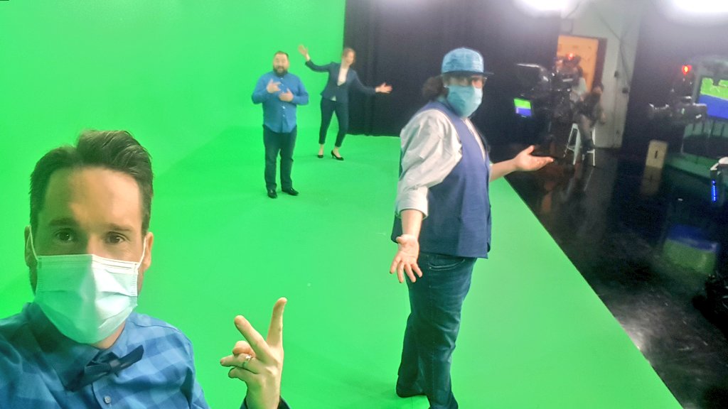 Beau séjour à #Toronto pour un tournage dans les studios de @GMTFOcanada pour le Gala <a href="/IdelloTFO/">IDÉLLO</a>! Ce qui le fun avec des tournages green screen c'est que tu peux faire semblant d'être devant un green screen!!! #Magie #onfr