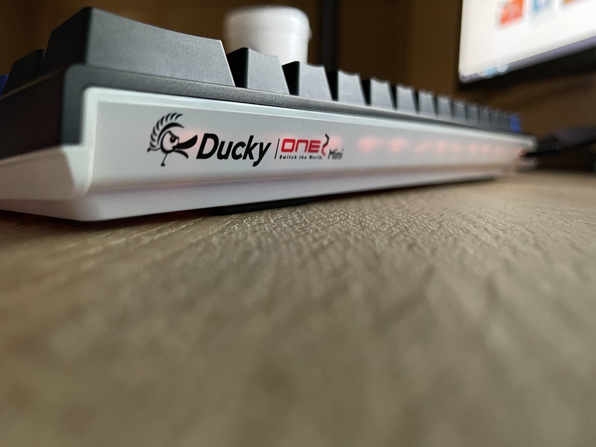 Leninho17's tweet photo. Top keyboard. ๐๐ Thank you @DuckyChannel #duckyone2 #blueswitch https://t.co/gL1GnfrYpj