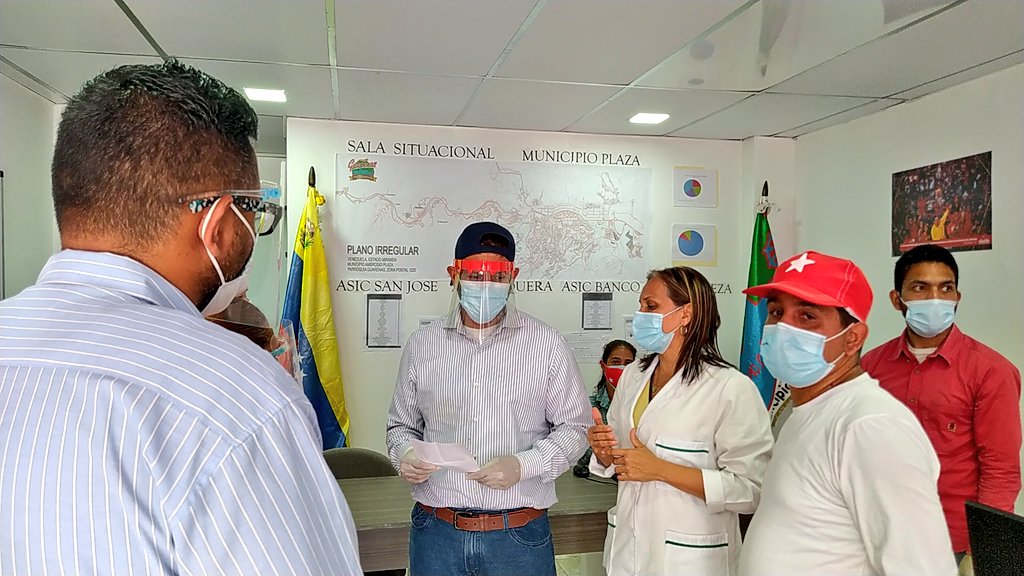 delfinaenred's tweet photo. #GuarenasCeroCovid Cumpliendo instrucciones del Alc. @luiscarPSUV se fortalece la Sala Situacional para optimizar respuestas a la población, incorporando al poder popular desde las Bases: Gob. Comunitarios, Jefes de UBCh, Calle, Comunidad, Somos Venezuela #PrevenirEsVencer https://t.co/8jiaT8dr33