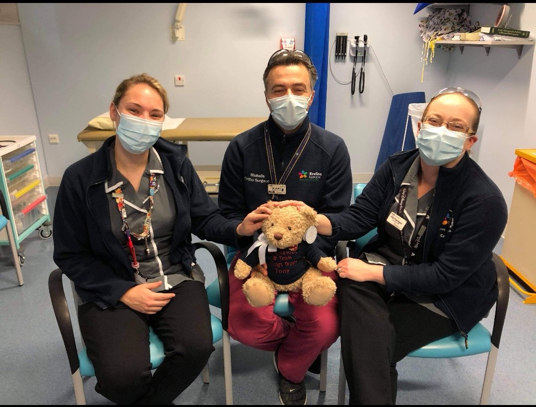 paula_hudgell's tweet photo. Mr Kokkinakis & his incredible team received their Special Edition Bear from π»π
Thank you for all you do πβ₯οΈ
#HugFromTony #BearfromBear #SpecialEdition #ThankYouNHS
@EvelinaLondon
@SupportEvelina @babybloomsgifts https://t.co/X2Ia3eUiLJ